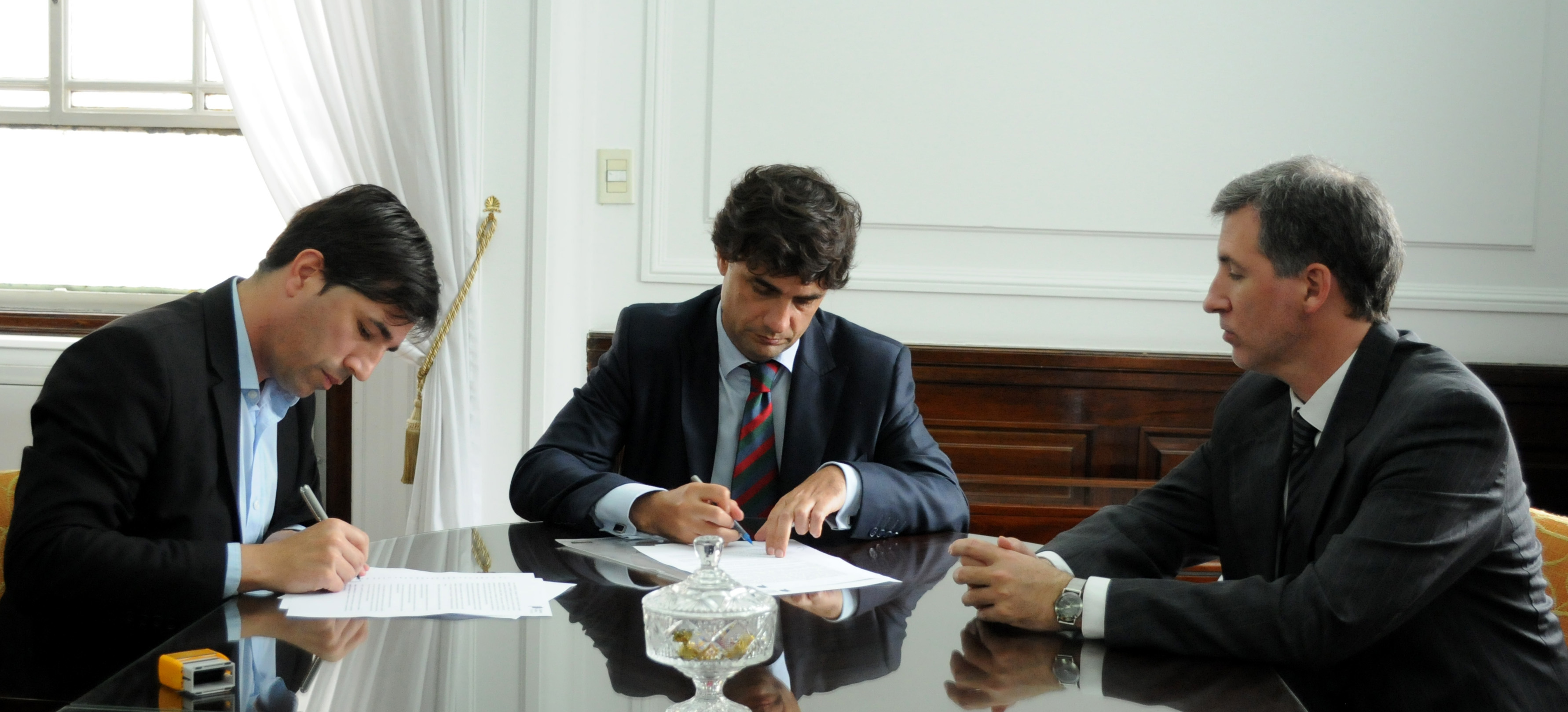 Lacunza junto a Flexas y Bonari en la firma del Convenio de Cooperación Estadística